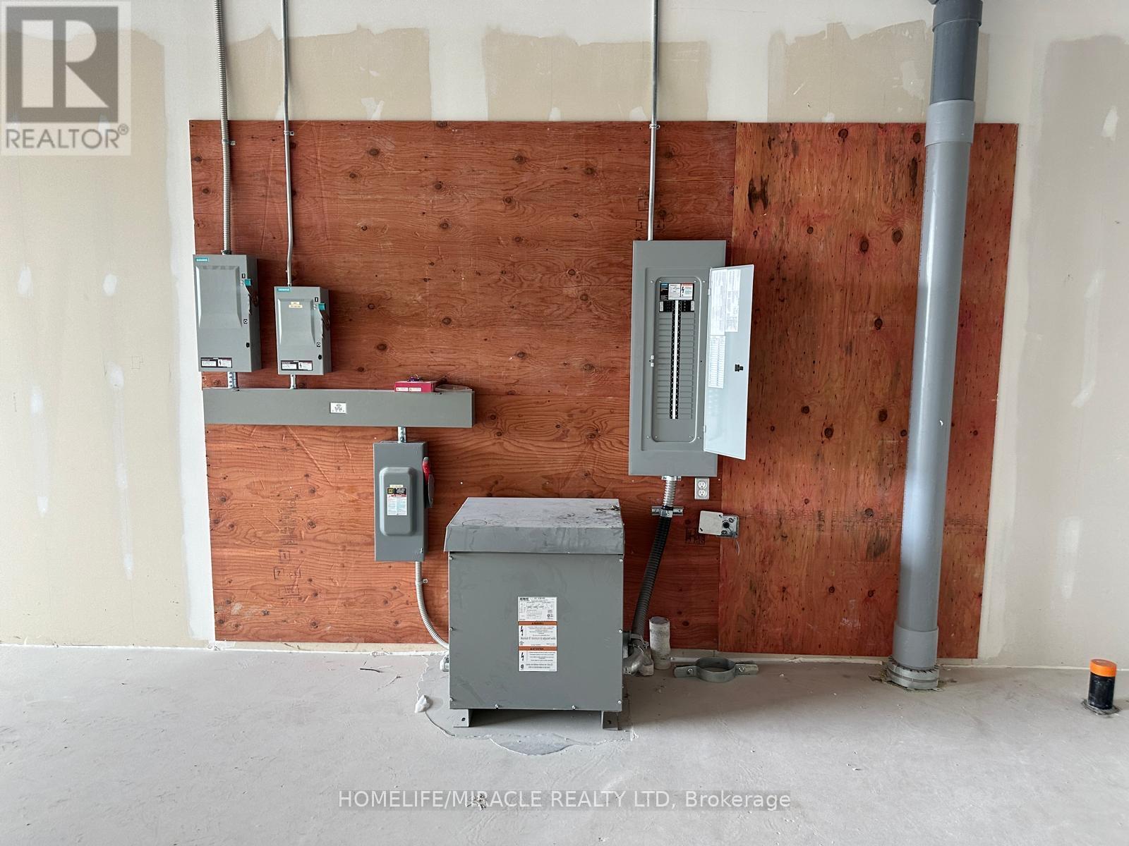 202 - 1038 Garner Road W, Hamilton, Ontario  L9G 0J2 - Photo 11 - X12030342