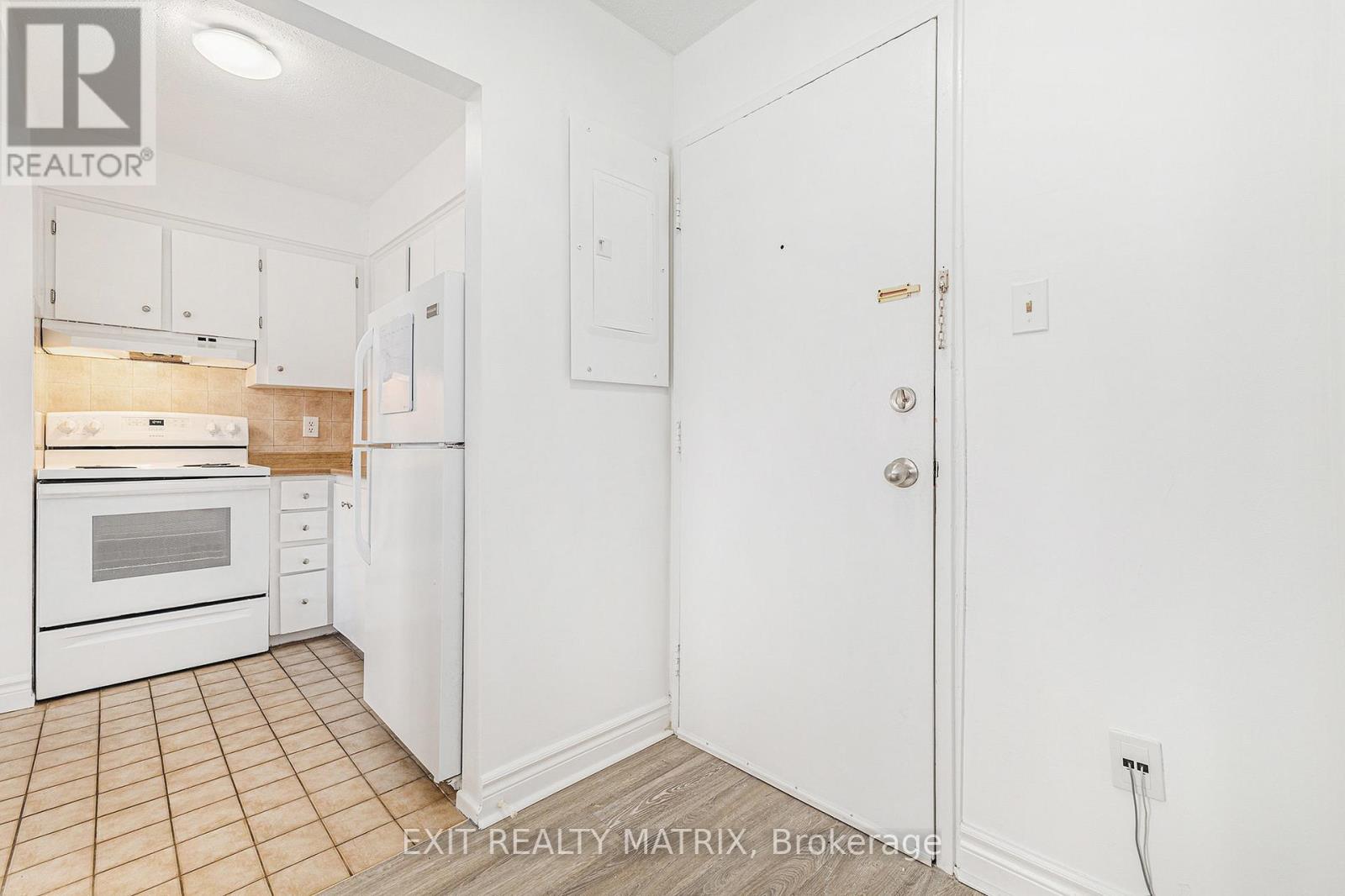 Property at 403C - 2041 ARROWSMITH DRIVE image 3