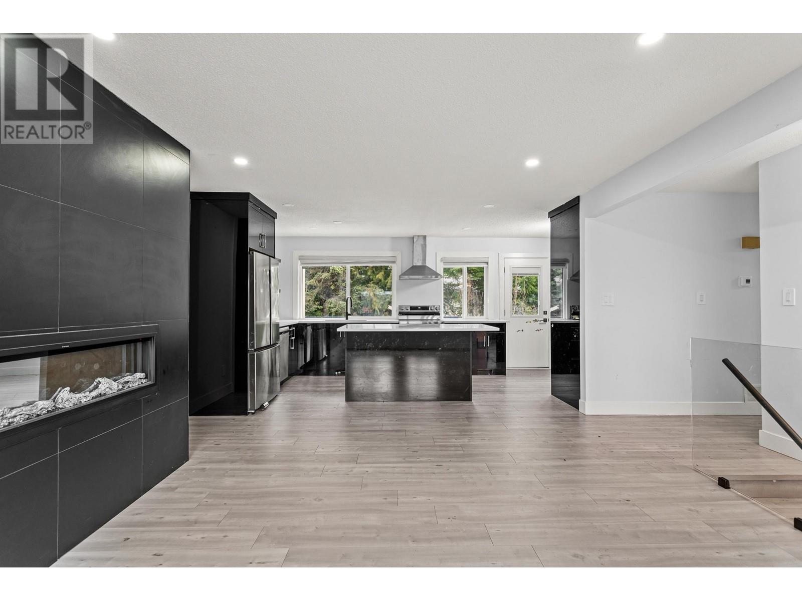 Property at 1752 55 STREET image 4