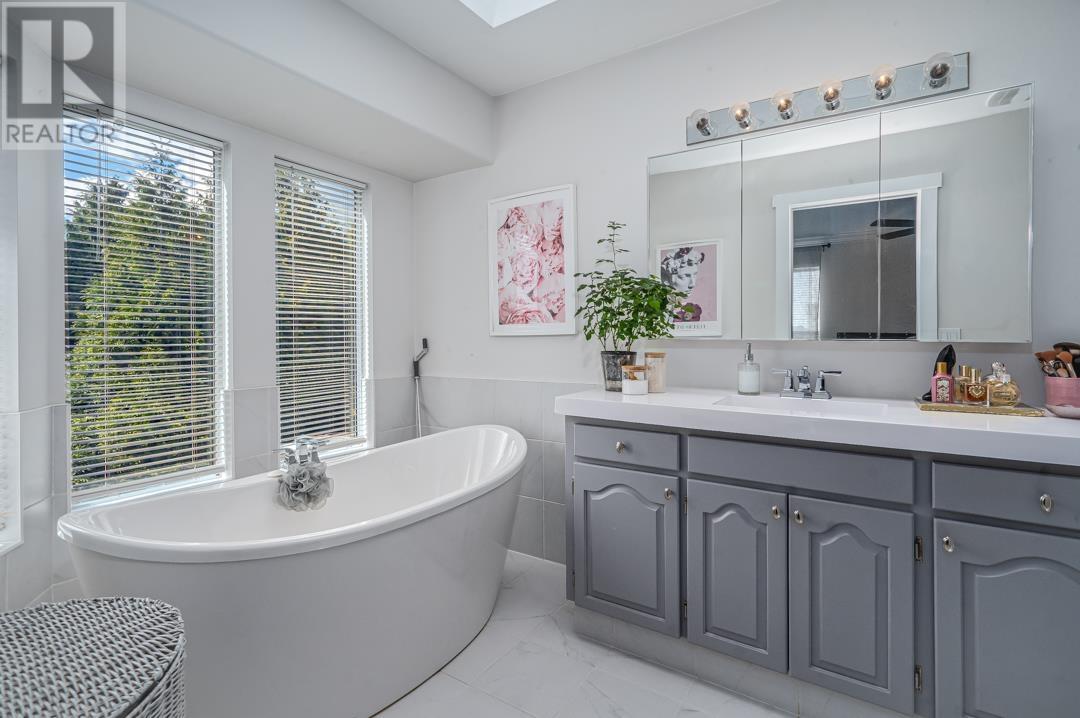 18816 121b Avenue, Pitt Meadows, British Columbia  V3Y 2K7 - Photo 12 - R2979738