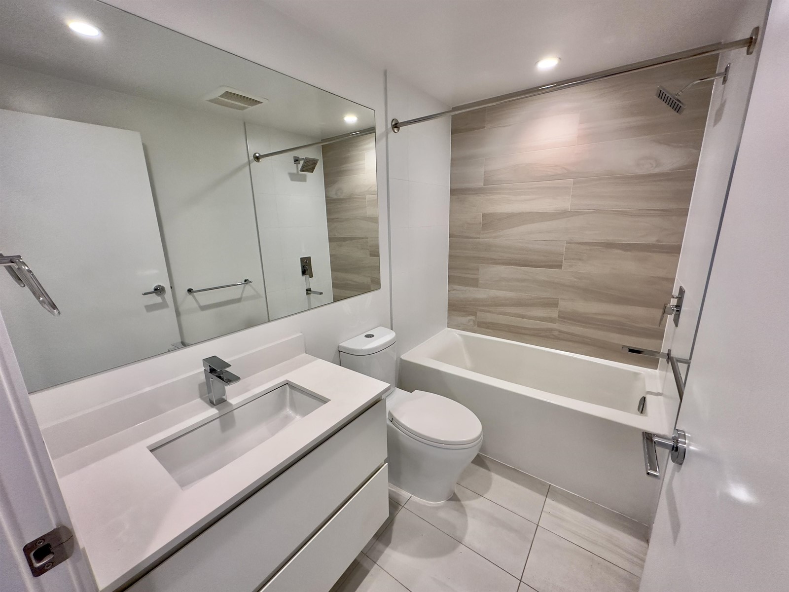 1309 13615 Fraser Highway, Surrey, British Columbia  V3T 0P7 - Photo 8 - R2979896
