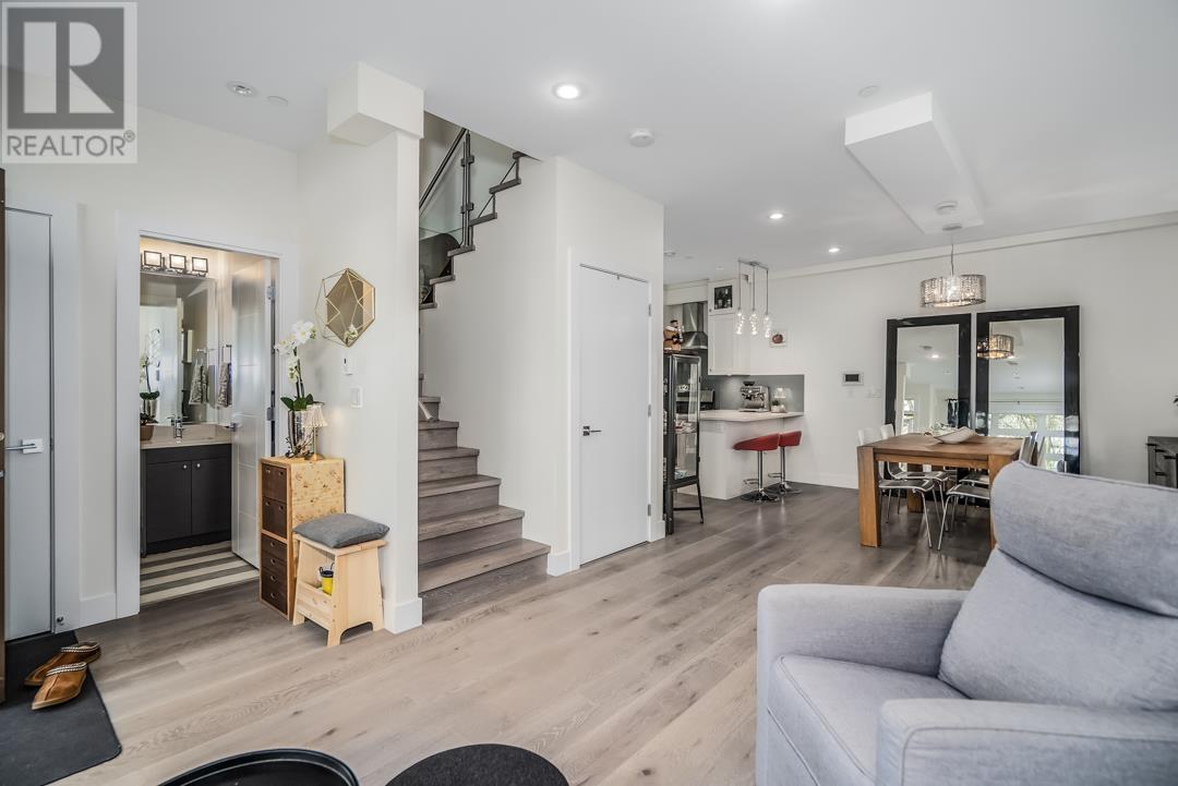 Listing Picture 15 of 32 : 1240 E. 27TH AVENUE, Vancouver / 溫哥華 - 魯藝地產 Yvonne Lu Group - MLS Medallion Club Member