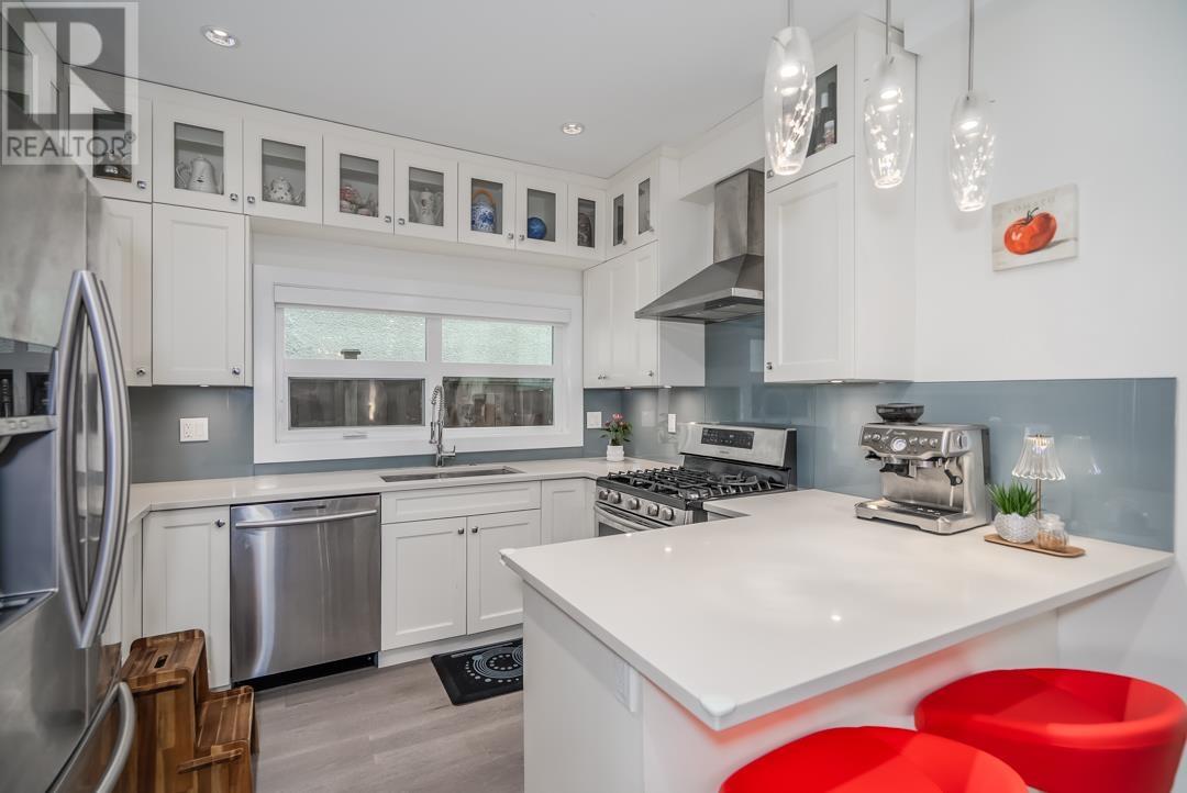 Listing Picture 17 of 32 : 1240 E. 27TH AVENUE, Vancouver / 溫哥華 - 魯藝地產 Yvonne Lu Group - MLS Medallion Club Member