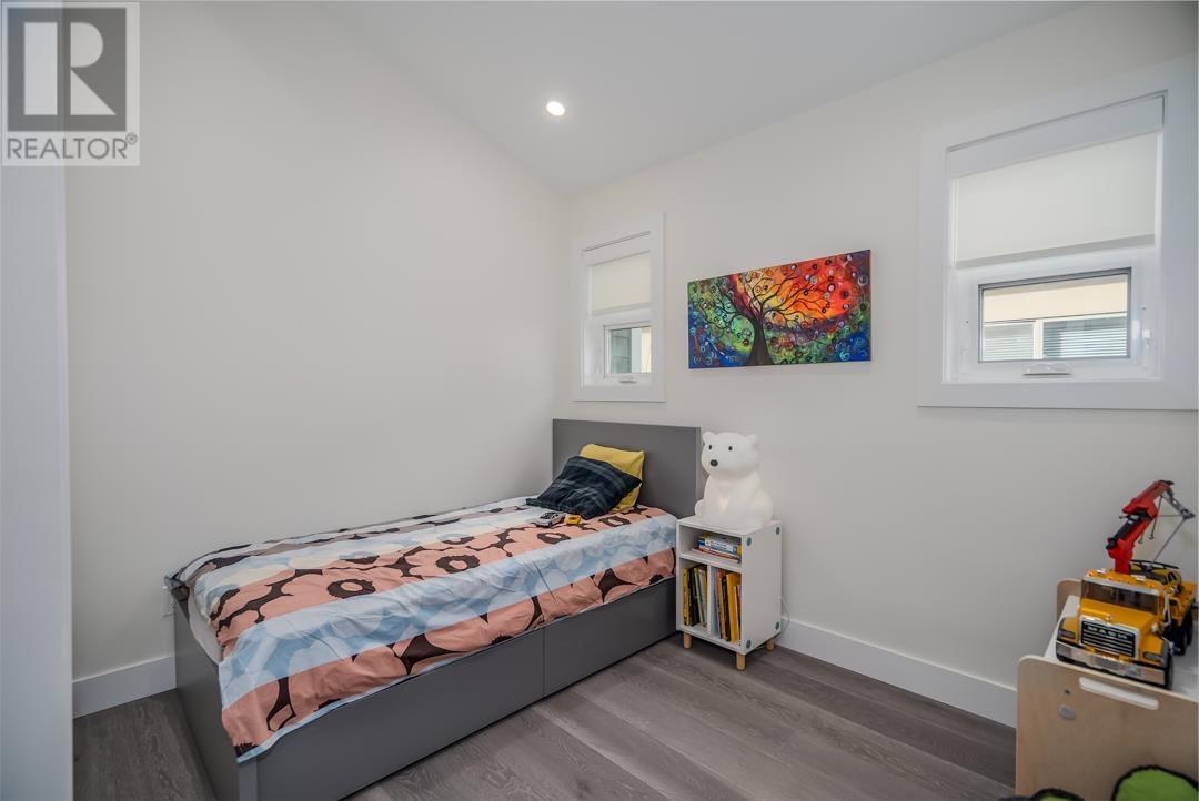Listing Picture 25 of 32 : 1240 E. 27TH AVENUE, Vancouver / 溫哥華 - 魯藝地產 Yvonne Lu Group - MLS Medallion Club Member