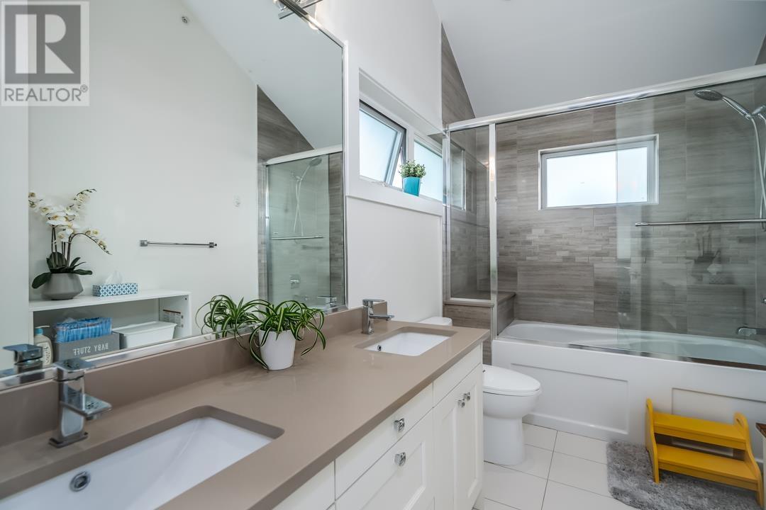 Listing Picture 26 of 32 : 1240 E. 27TH AVENUE, Vancouver / 溫哥華 - 魯藝地產 Yvonne Lu Group - MLS Medallion Club Member