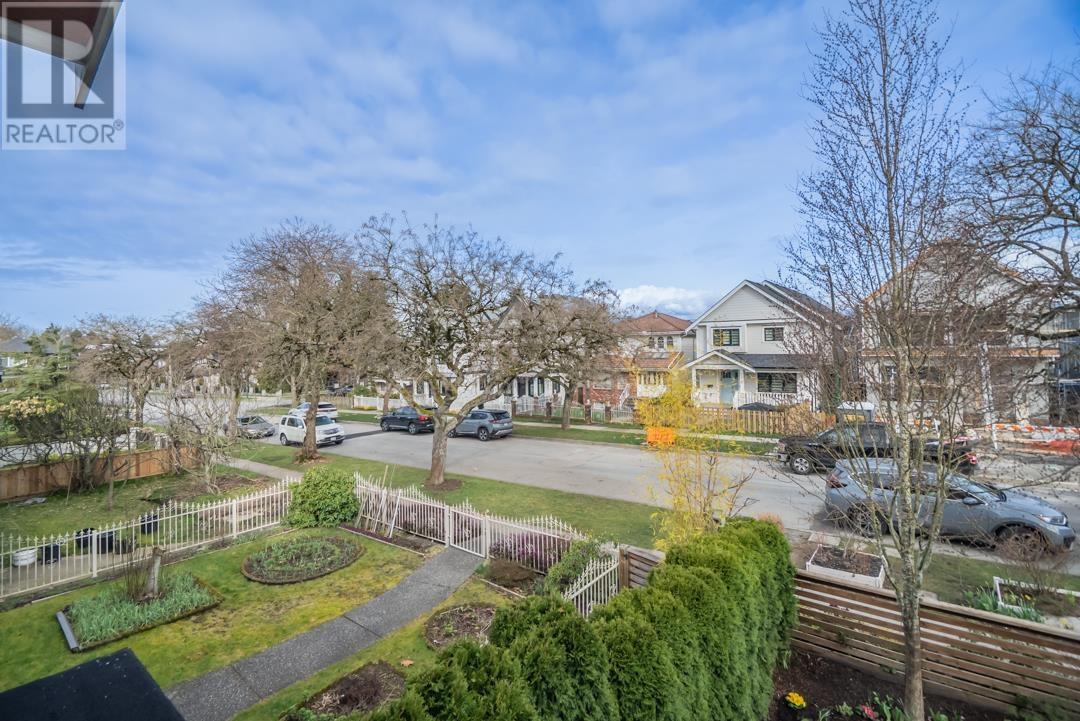 Listing Picture 30 of 32 : 1240 E. 27TH AVENUE, Vancouver / 溫哥華 - 魯藝地產 Yvonne Lu Group - MLS Medallion Club Member