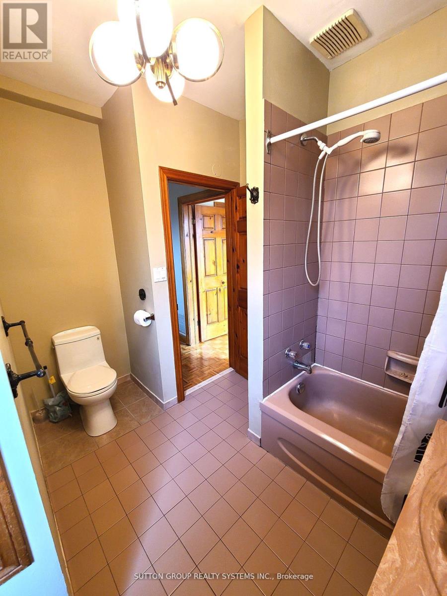 177 Brookside Avenue, Toronto (Runnymede-Bloor West Village), Ontario  M6S 4G8 - Photo 13 - W12030379