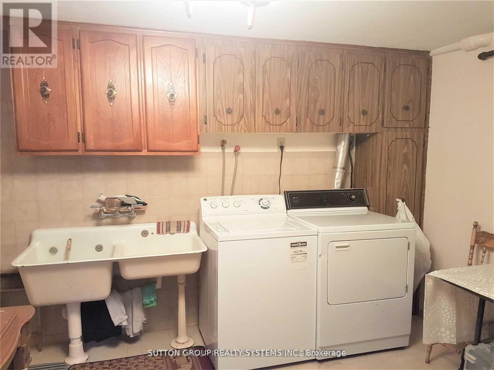 177 Brookside Avenue, Toronto (Runnymede-Bloor West Village), Ontario  M6S 4G8 - Photo 17 - W12030379