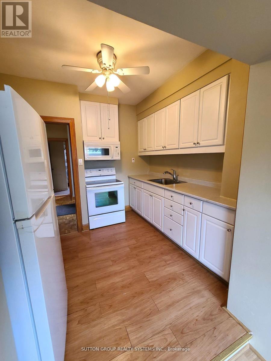 177 Brookside Avenue, Toronto (Runnymede-Bloor West Village), Ontario  M6S 4G8 - Photo 6 - W12030379