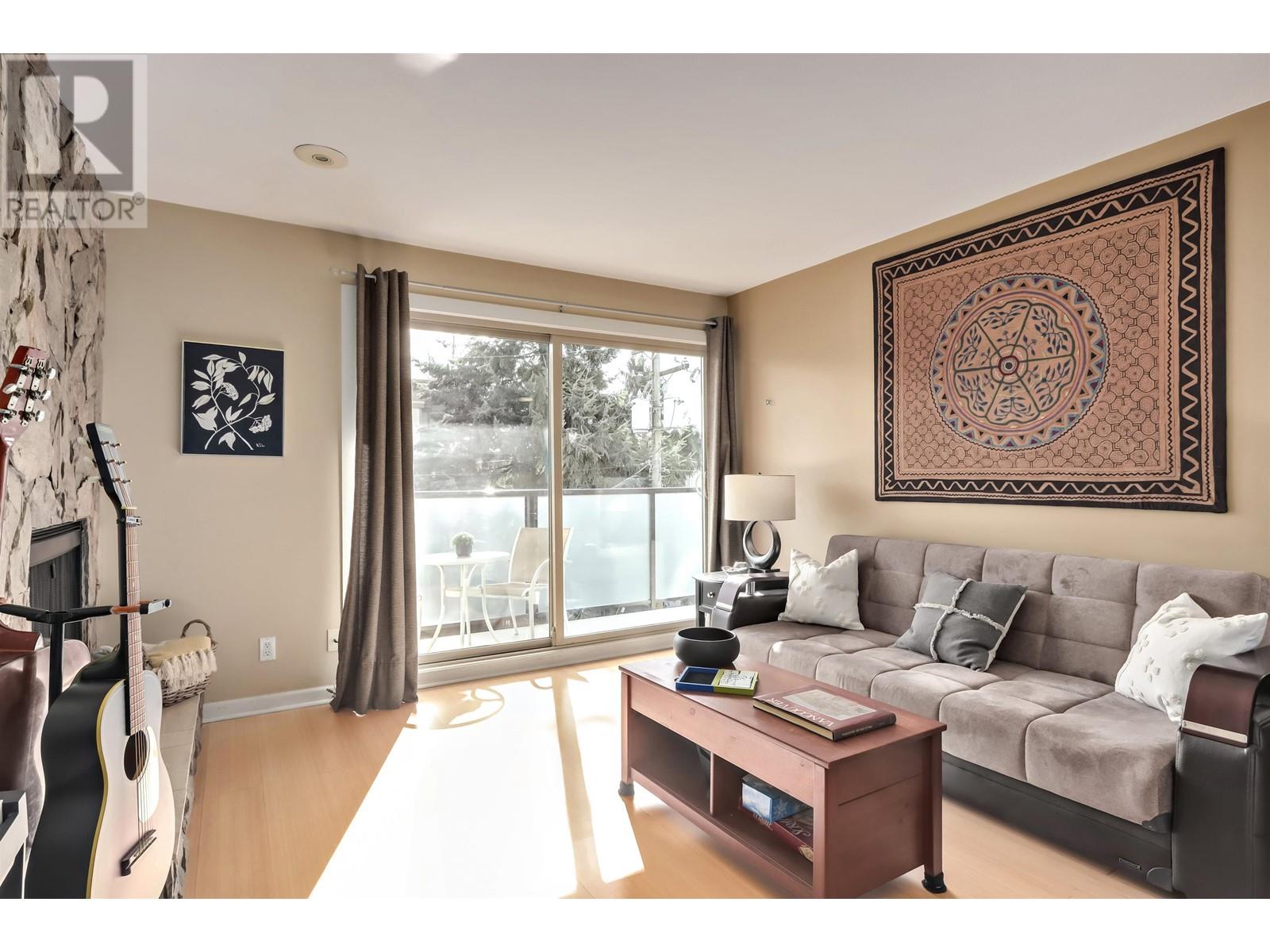 402 1864 Frances Street, Vancouver, British Columbia  V5L 1Z2 - Photo 3 - R2975944