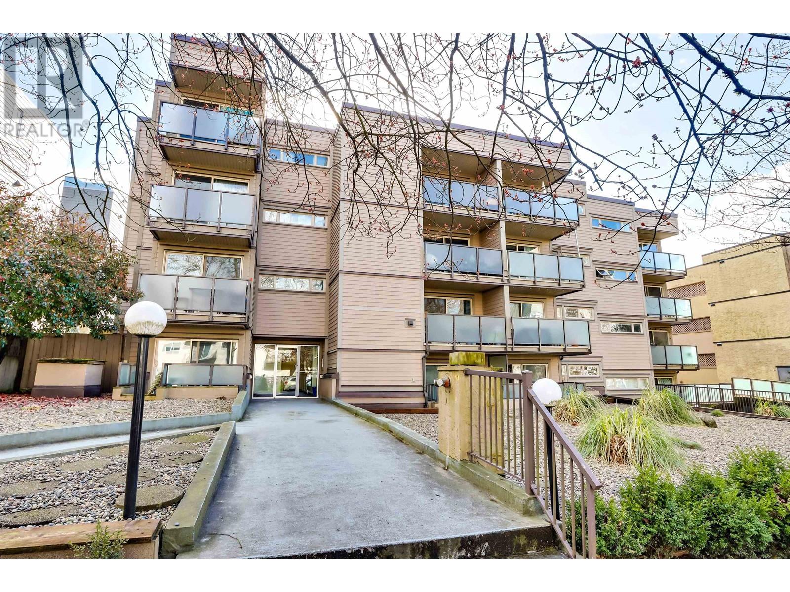 402 1864 Frances Street, Vancouver, British Columbia  V5L 1Z2 - Photo 2 - R2975944