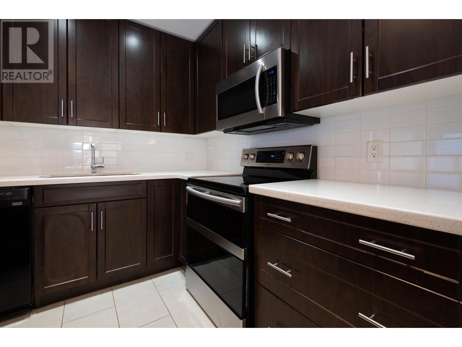 Listing Picture 9 of 35 : 106 1082 W 8TH AVENUE, Vancouver / 溫哥華 - 魯藝地產 Yvonne Lu Group - MLS Medallion Club Member