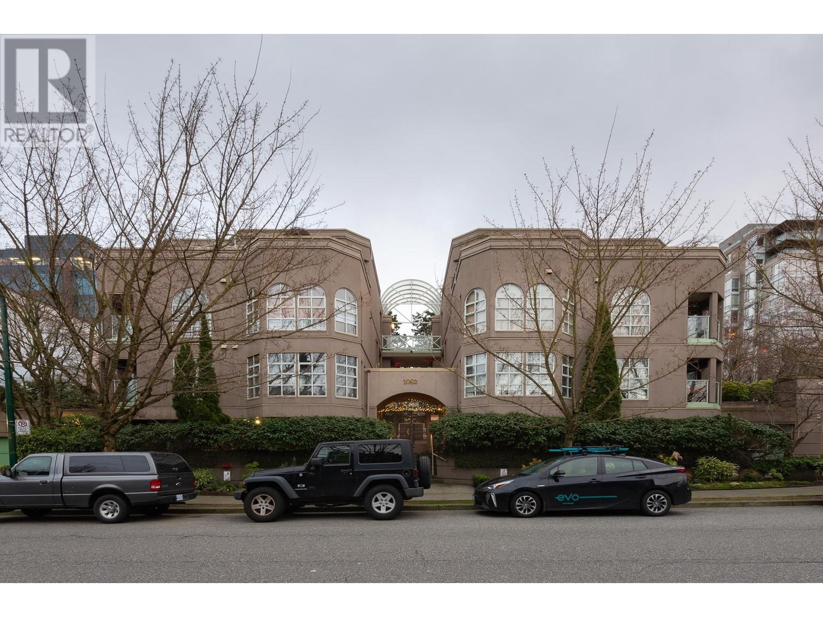 Listing Picture 30 of 35 : 106 1082 W 8TH AVENUE, Vancouver / 溫哥華 - 魯藝地產 Yvonne Lu Group - MLS Medallion Club Member