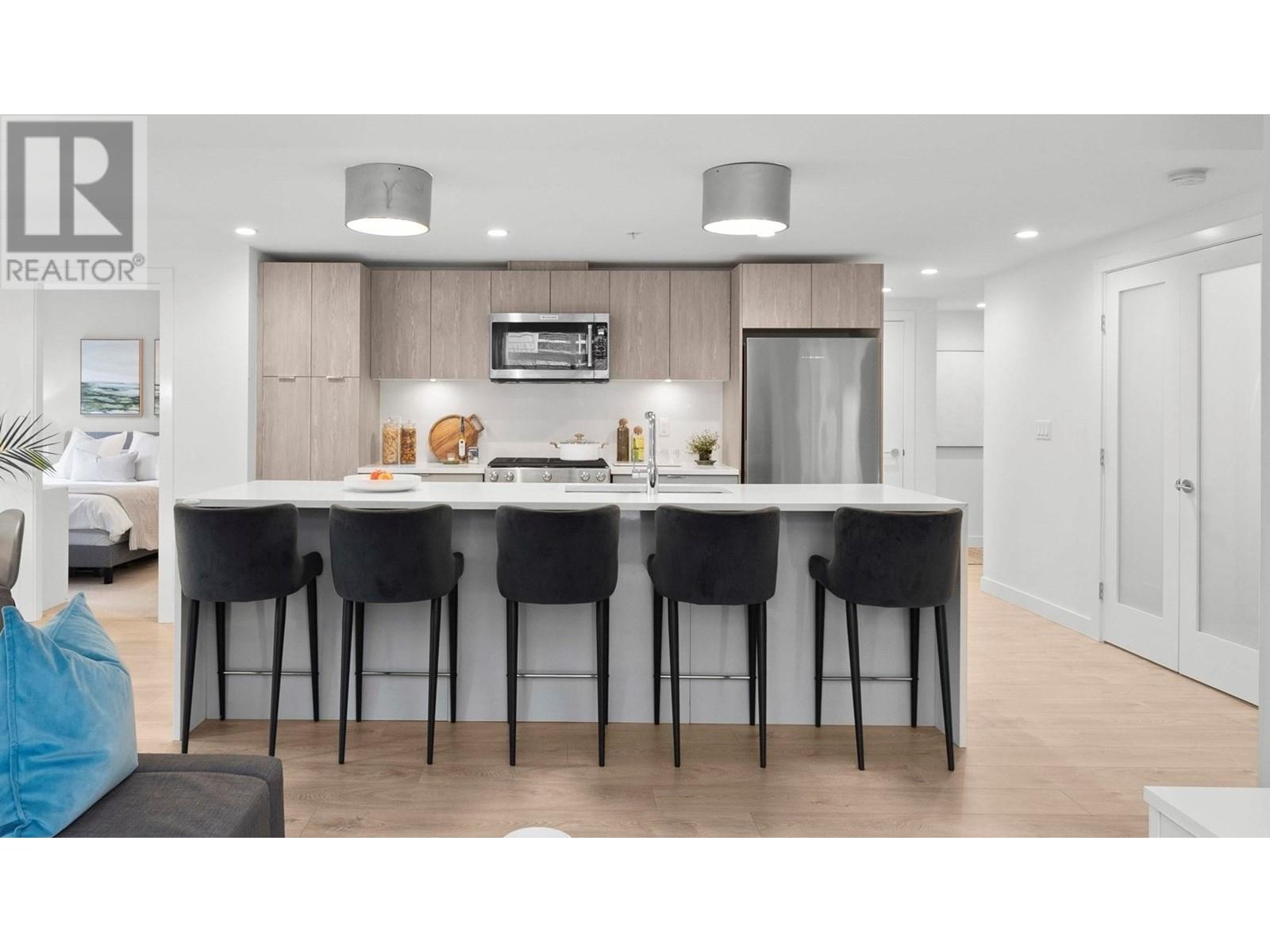109 128 E 8th Street, North Vancouver, British Columbia  V7L 0H2 - Photo 2 - R2980168