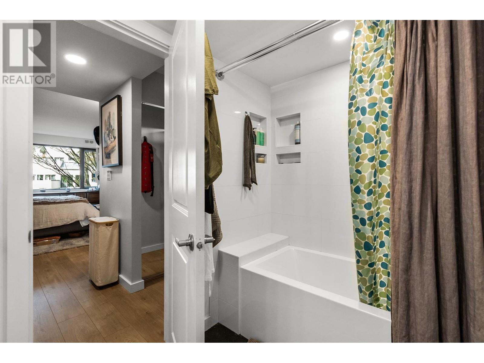 Listing Picture 17 of 25 : 36 1425 LAMEY'S MILL ROAD, Vancouver / 溫哥華 - 魯藝地產 Yvonne Lu Group - MLS Medallion Club Member