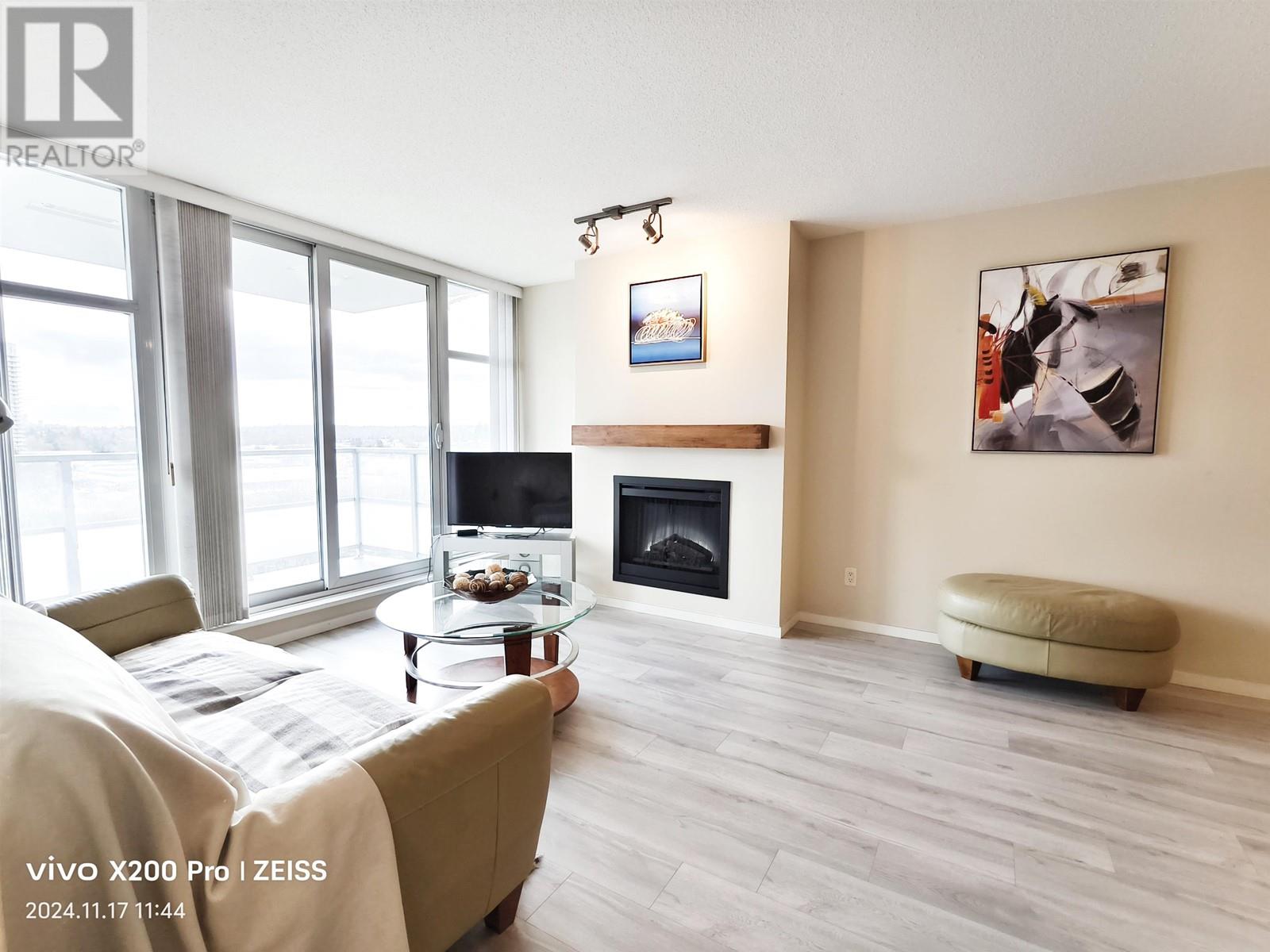 1203 2289 Yukon Crescent, Burnaby, British Columbia  V5C 0B2 - Photo 5 - R2976747