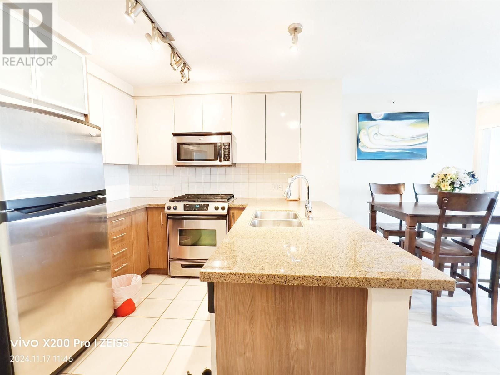 1203 2289 Yukon Crescent, Burnaby, British Columbia  V5C 0B2 - Photo 2 - R2976747