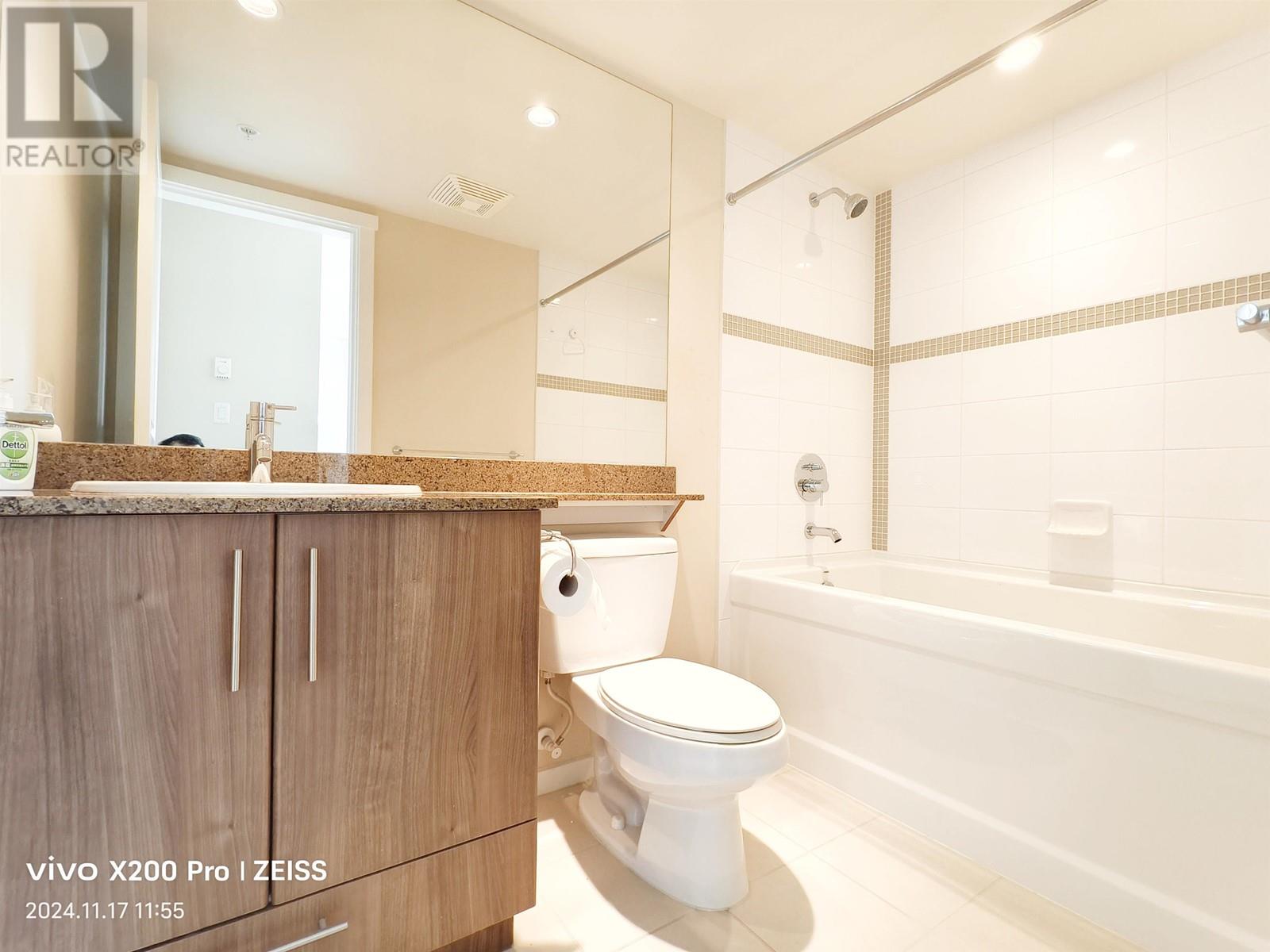 1203 2289 Yukon Crescent, Burnaby, British Columbia  V5C 0B2 - Photo 12 - R2976747