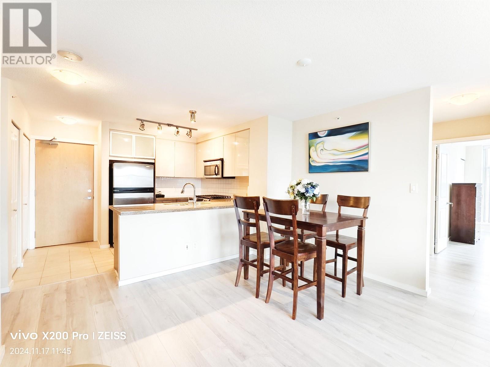 1203 2289 Yukon Crescent, Burnaby, British Columbia  V5C 0B2 - Photo 4 - R2976747