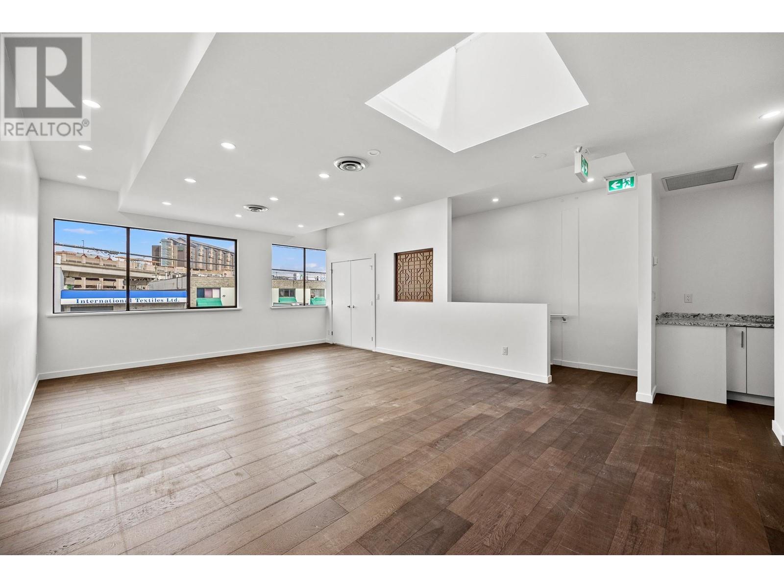 Listing Picture 34 of 38 : 110 8860 BECKWITH ROAD, Richmond / 烈治文 - 魯藝地產 Yvonne Lu Group - MLS Medallion Club Member