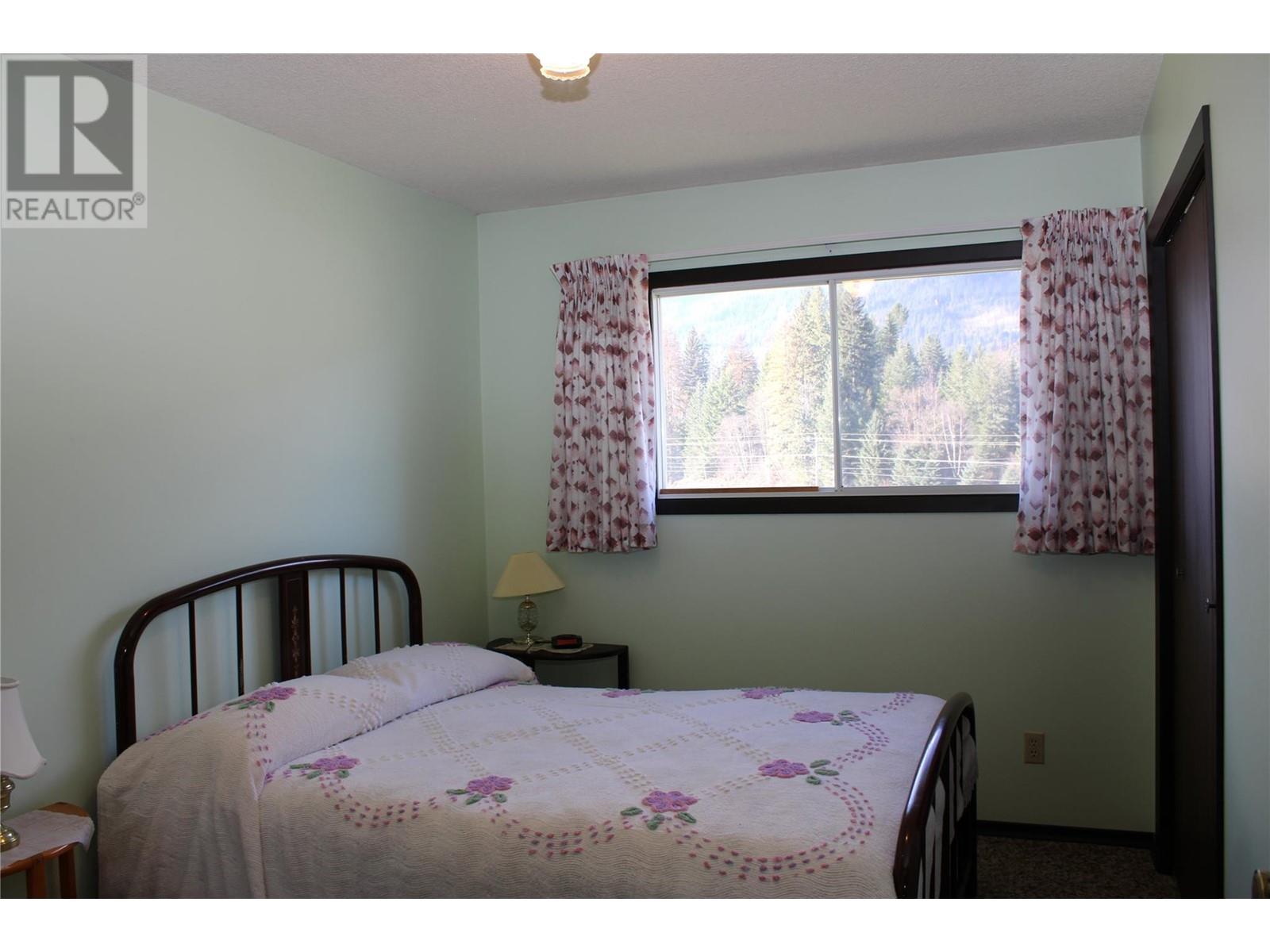 6915 Kimoff Road, Appledale, British Columbia  V0G 2J0 - Photo 14 - 10339532
