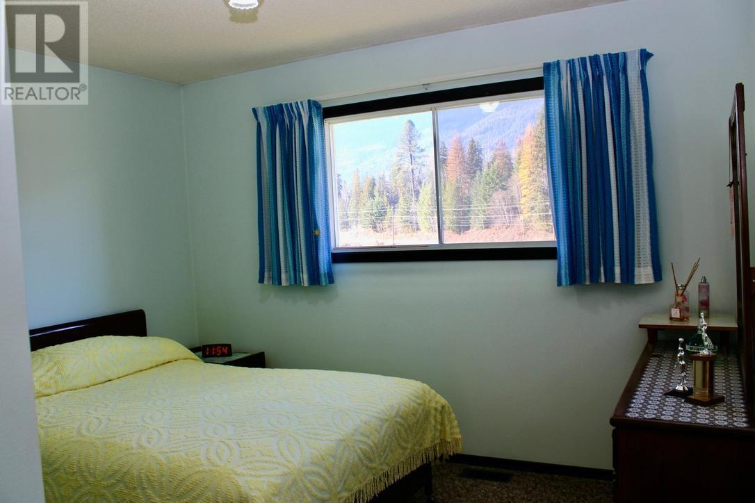 6915 Kimoff Road, Appledale, British Columbia  V0G 2J0 - Photo 11 - 10339532