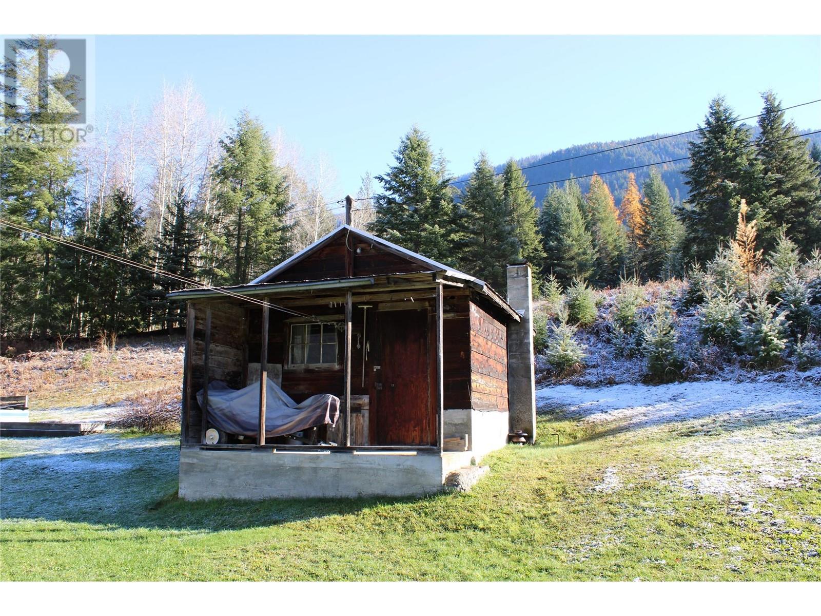 6915 Kimoff Road, Appledale, British Columbia  V0G 2J0 - Photo 30 - 10339532