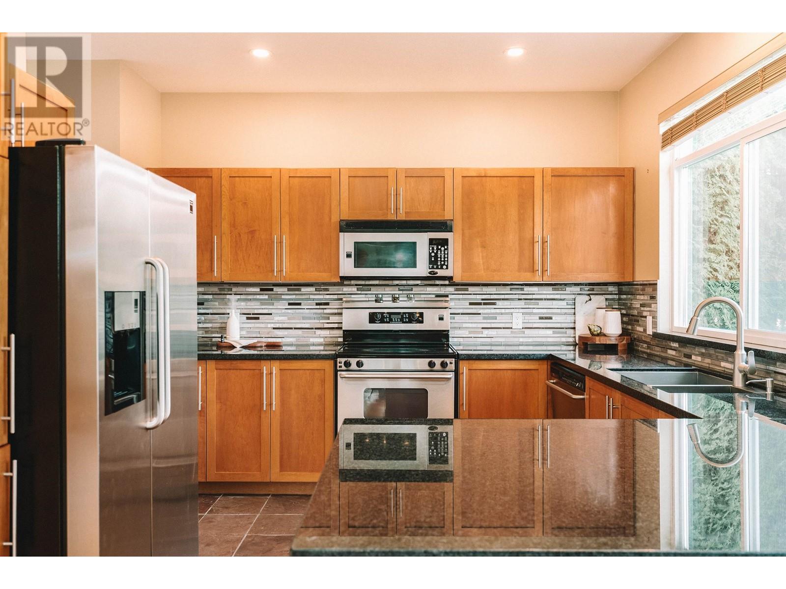 11876 Springdale Drive, Pitt Meadows, British Columbia  V3Y 2S6 - Photo 8 - R2979214
