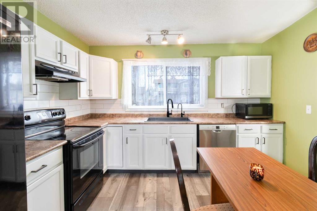Property at 165 Whitewood Place NE image 1