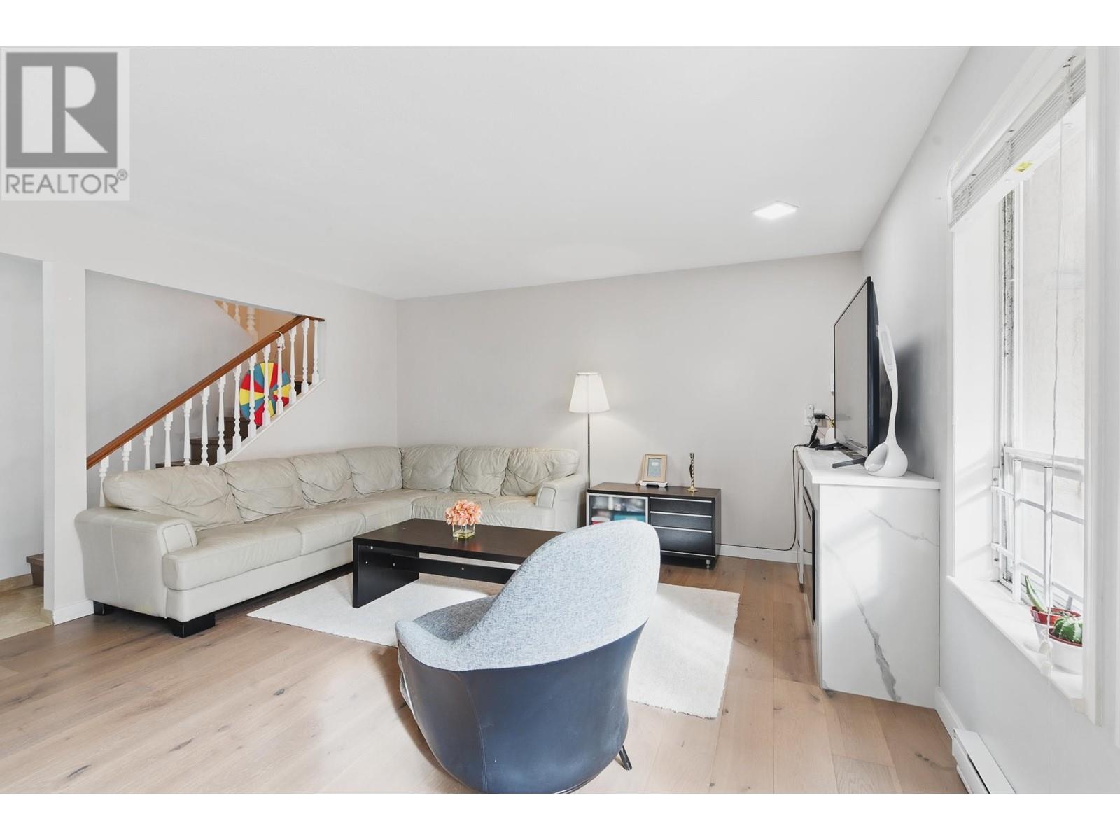 Listing Picture 3 of 23 : 8 6840 LYNAS LANE, Richmond / 烈治文 - 魯藝地產 Yvonne Lu Group - MLS Medallion Club Member