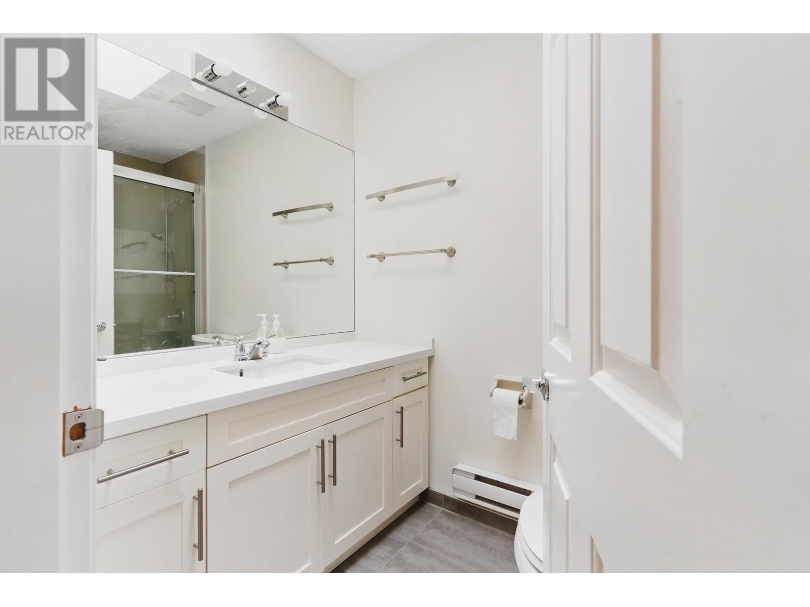 Listing Picture 15 of 23 : 8 6840 LYNAS LANE, Richmond / 烈治文 - 魯藝地產 Yvonne Lu Group - MLS Medallion Club Member