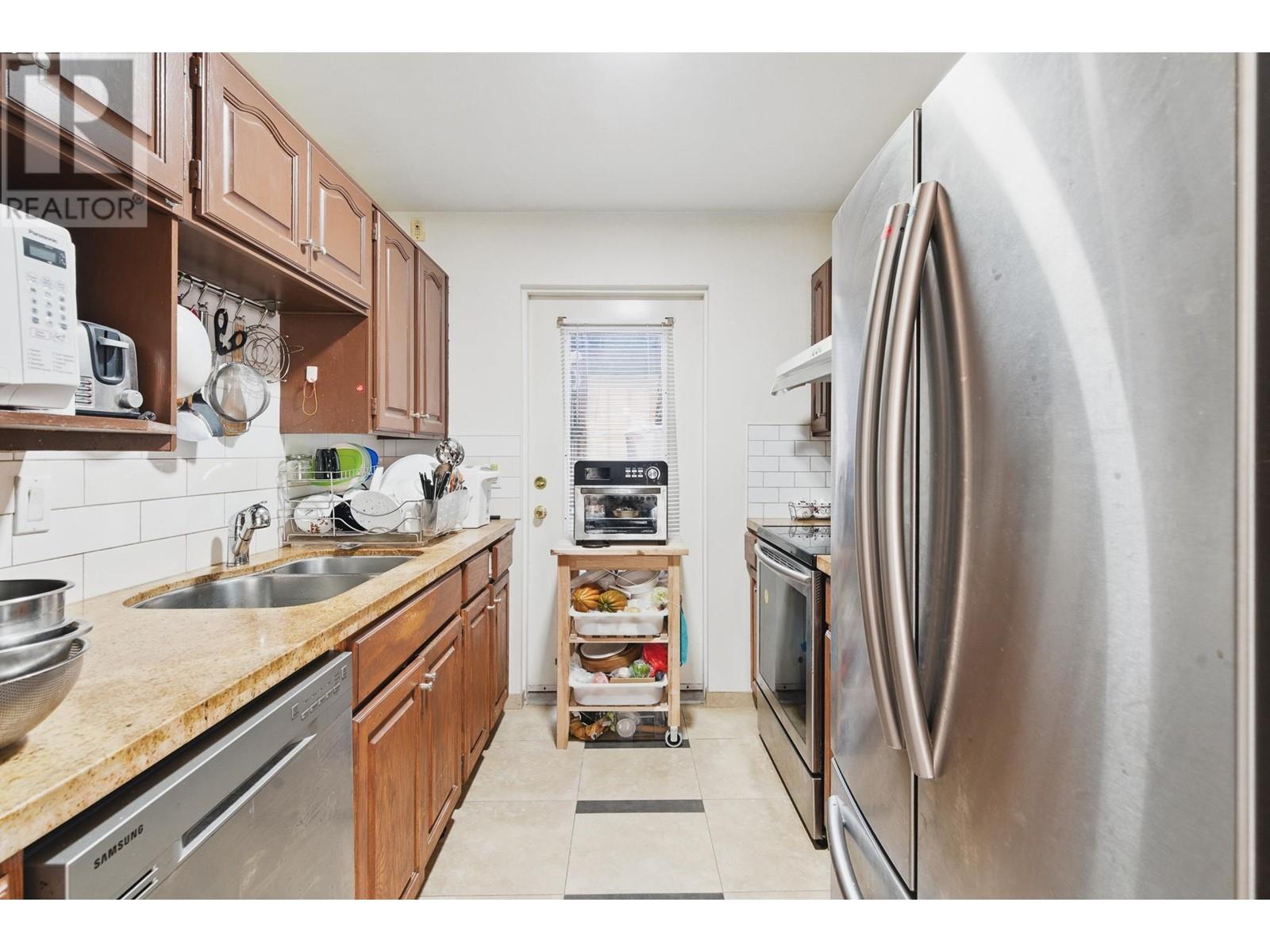 Listing Picture 9 of 23 : 8 6840 LYNAS LANE, Richmond / 烈治文 - 魯藝地產 Yvonne Lu Group - MLS Medallion Club Member