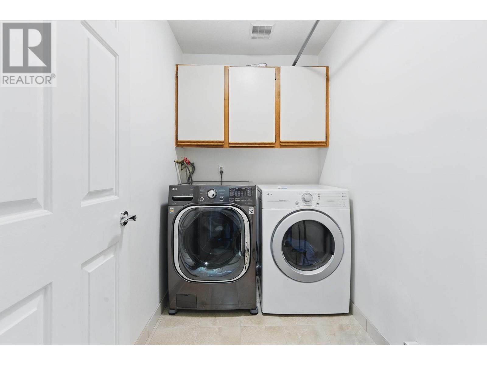 Listing Picture 17 of 23 : 8 6840 LYNAS LANE, Richmond / 烈治文 - 魯藝地產 Yvonne Lu Group - MLS Medallion Club Member