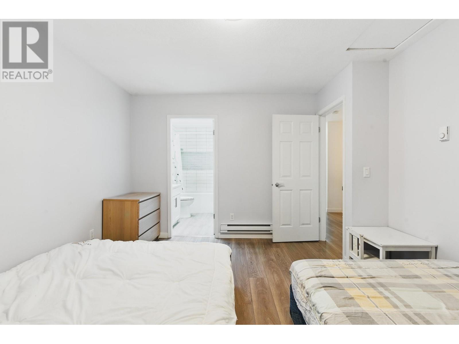 Listing Picture 12 of 23 : 8 6840 LYNAS LANE, Richmond / 烈治文 - 魯藝地產 Yvonne Lu Group - MLS Medallion Club Member