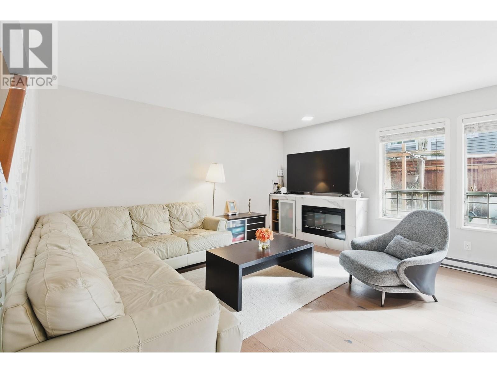 Listing Picture 4 of 23 : 8 6840 LYNAS LANE, Richmond / 烈治文 - 魯藝地產 Yvonne Lu Group - MLS Medallion Club Member
