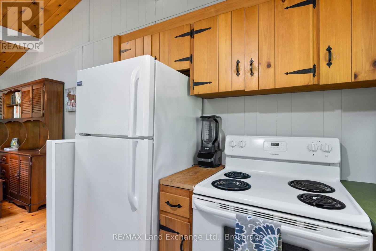 7 Jay Street, Saugeen Shores, Ontario  N0H 2C5 - Photo 14 - X12030602