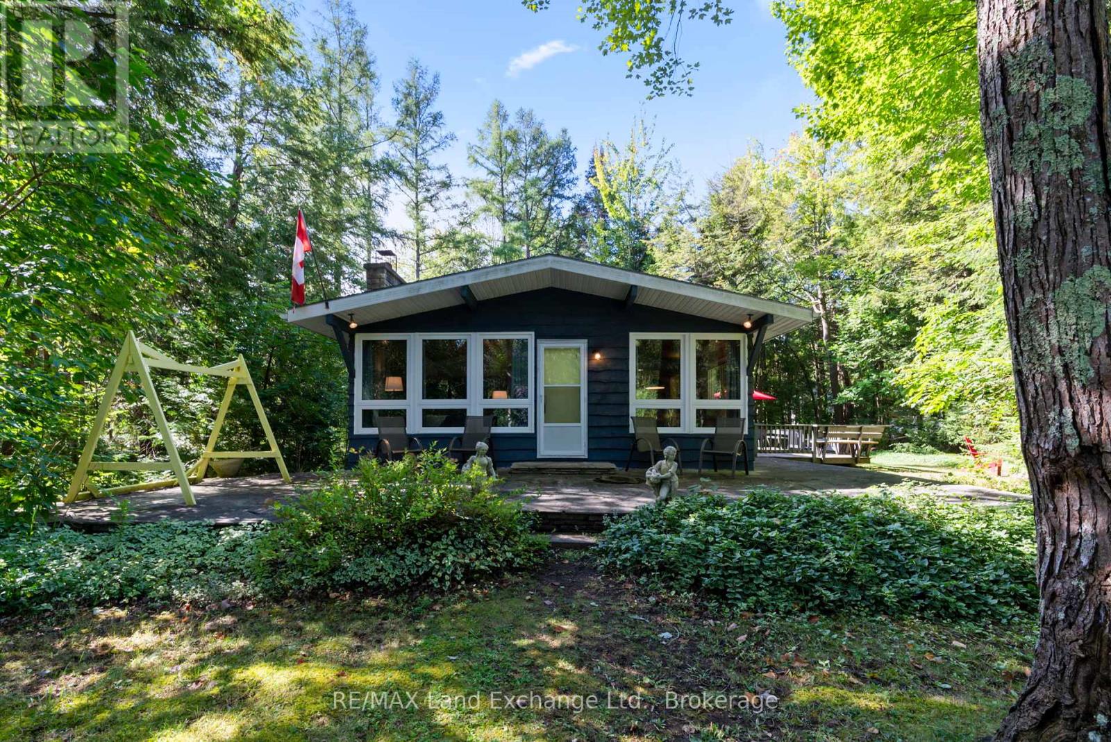 7 Jay Street, Saugeen Shores, Ontario  N0H 2C5 - Photo 2 - X12030602