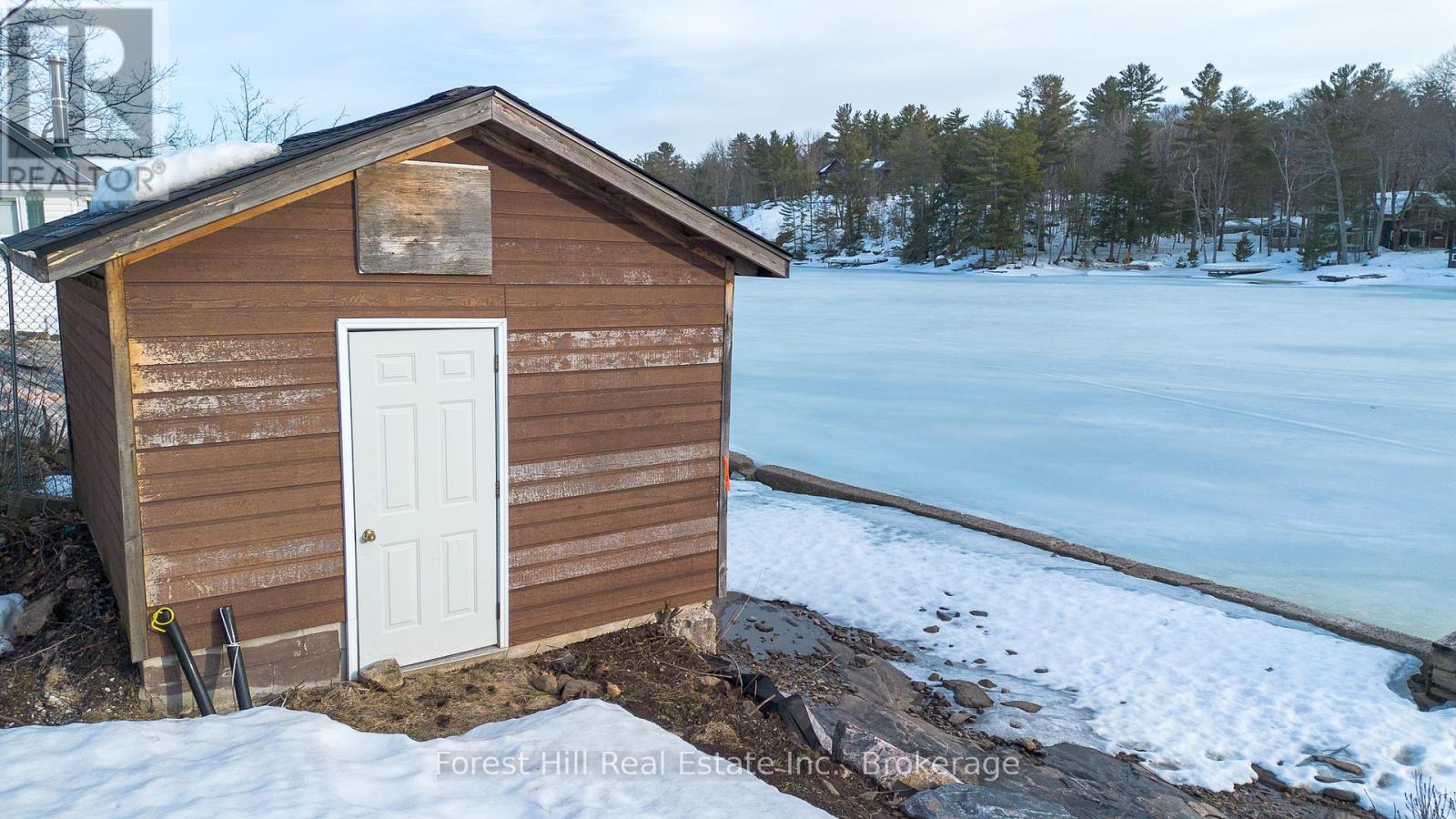 1111 Lakeshore Drive, Gravenhurst, Ontario  P1P 1R2 - Photo 17 - X12030626