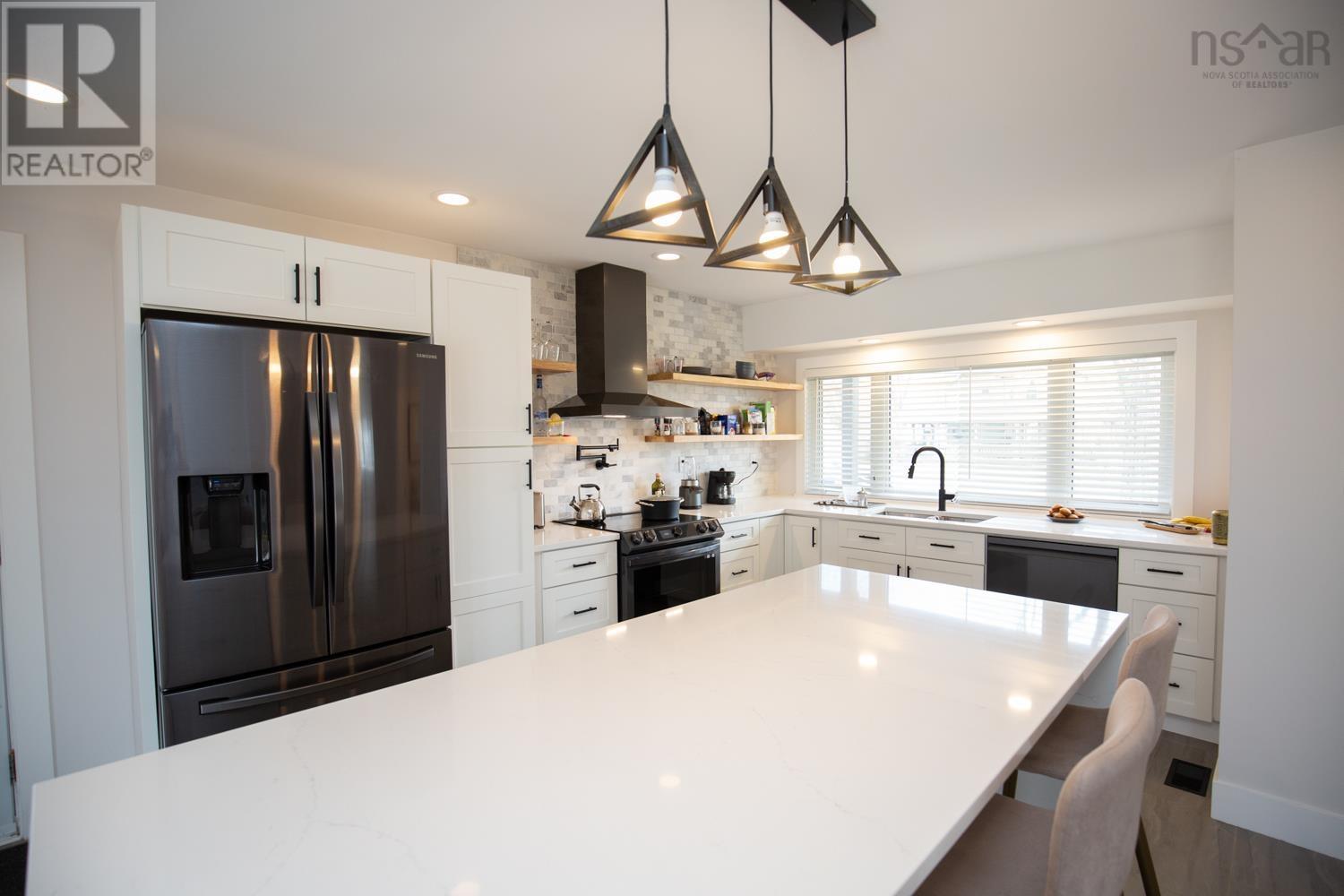 105 Smith Avenue, Truro, Nova Scotia  B2N 1C6 - Photo 2 - 202503987