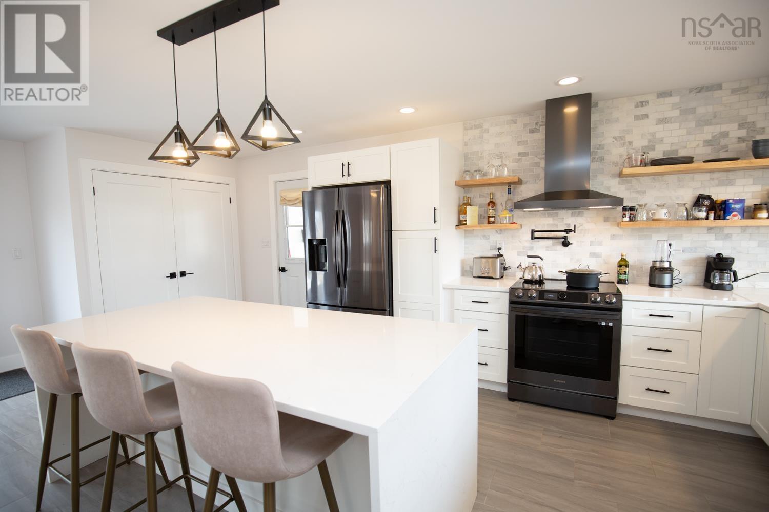 105 Smith Avenue, Truro, Nova Scotia  B2N 1C6 - Photo 3 - 202503987