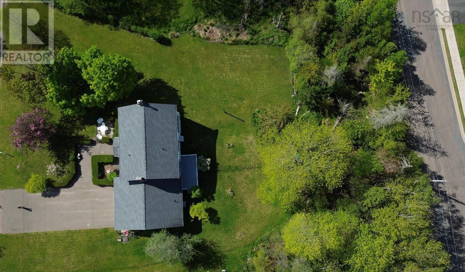15 Clifton Court, Truro, Nova Scotia  B2N 6H8 - Photo 5 - 202505262