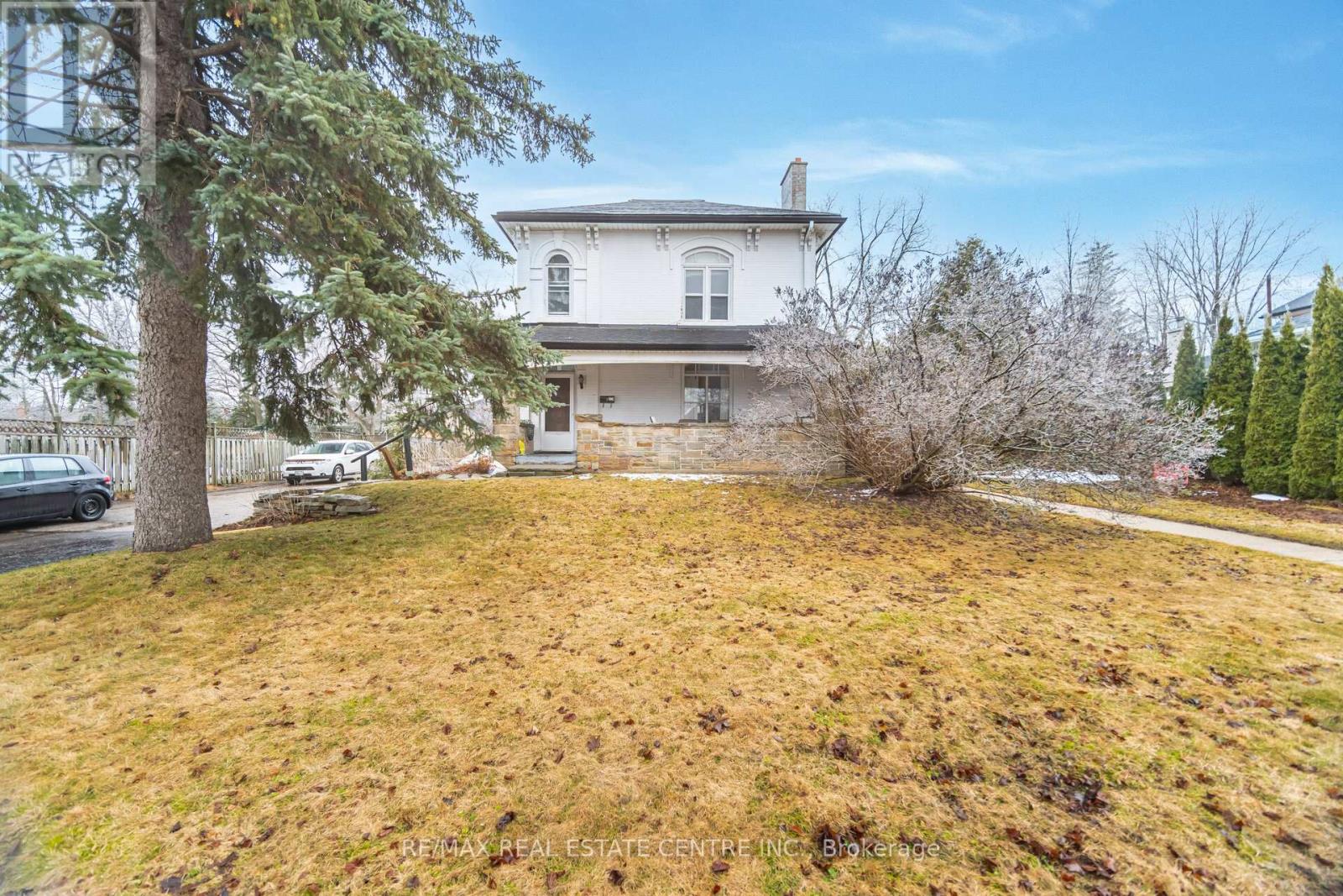 Property at 236 BROADWAY image 3