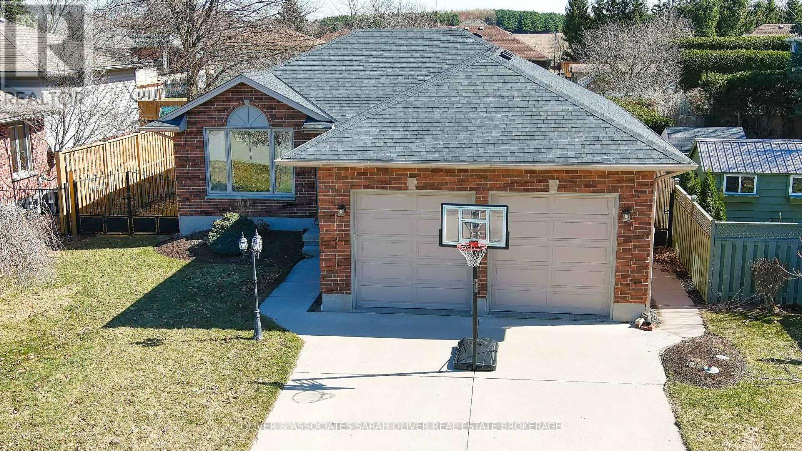 51 Parkview Crescent