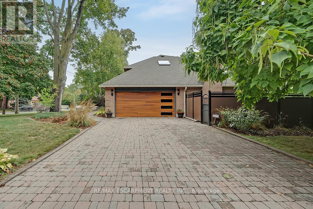Property at 2428 LAKESHORE ROAD image 3