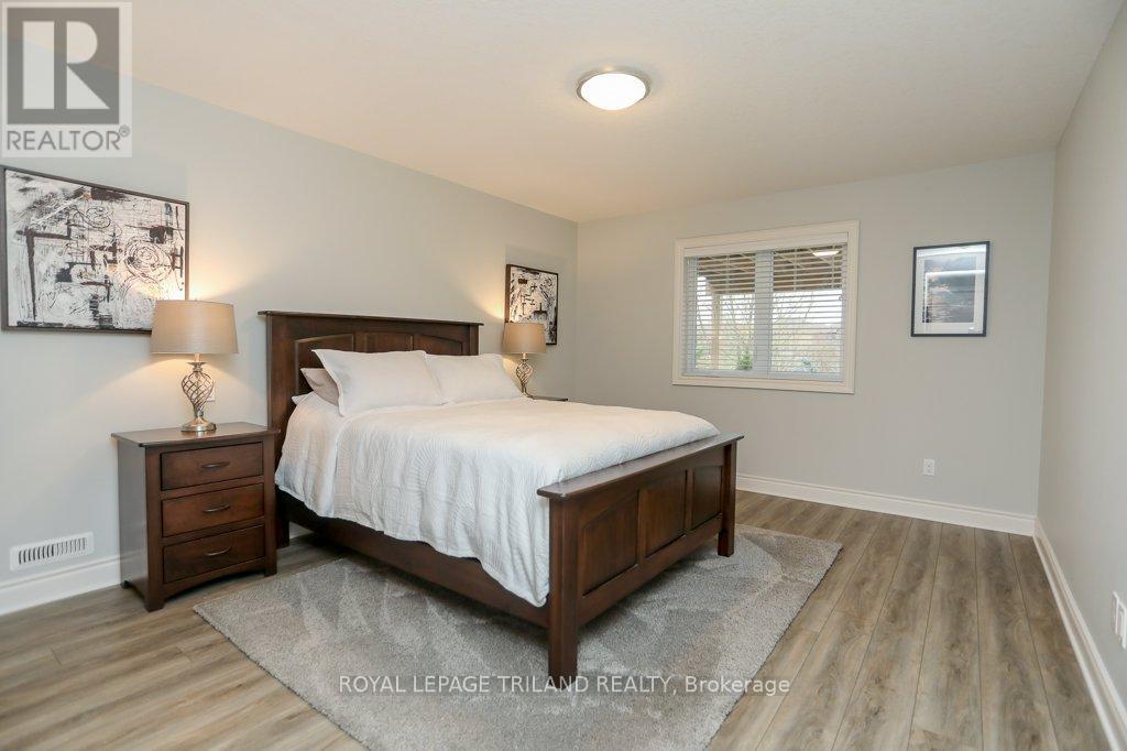 Photo 21 of 40 for 147 Robin Ridge Drive