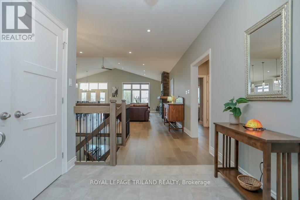 Photo 3 of 40 for 147 Robin Ridge Drive
