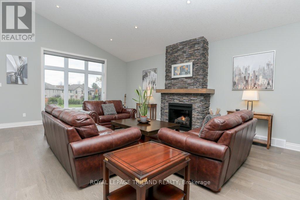 Photo 5 of 40 for 147 Robin Ridge Drive