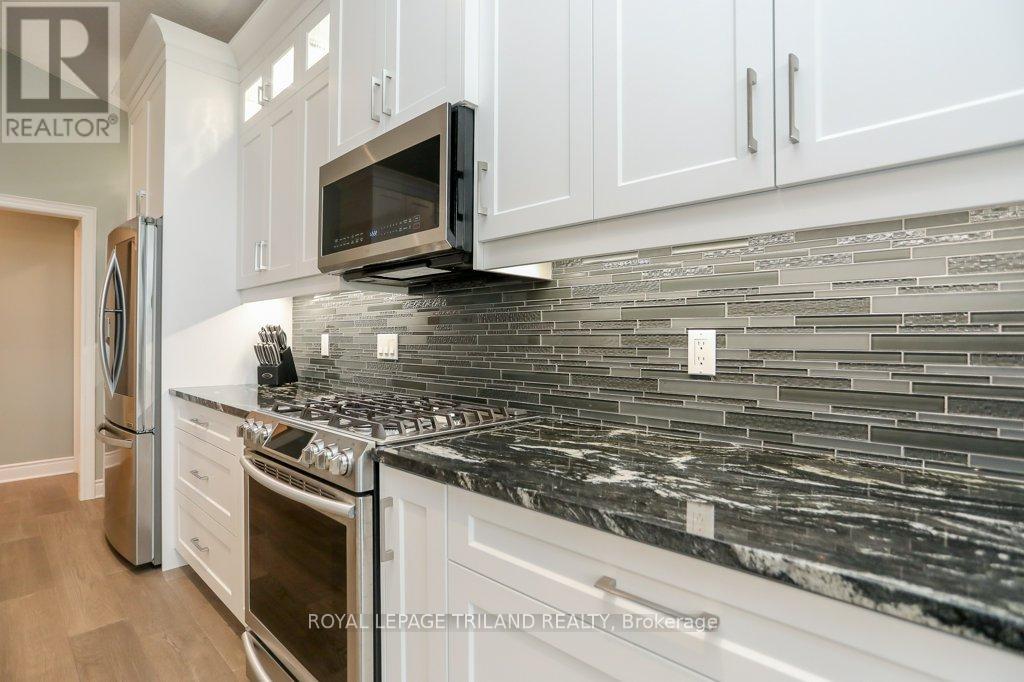Photo 8 of 40 for 147 Robin Ridge Drive