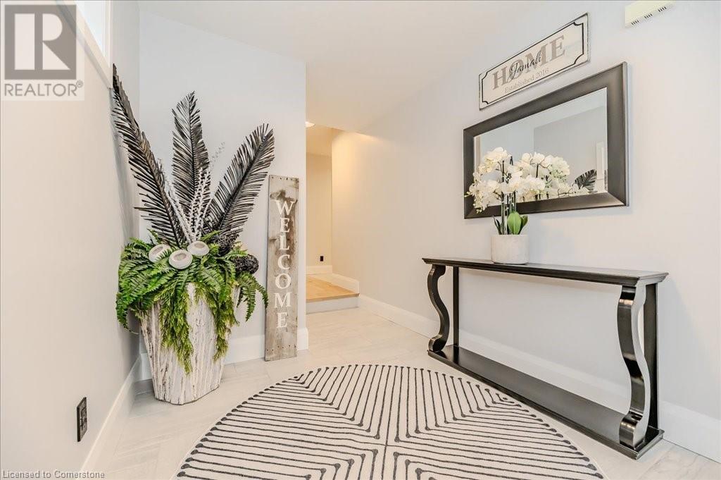 Property at 362 MOORLANDS Crescent image 4