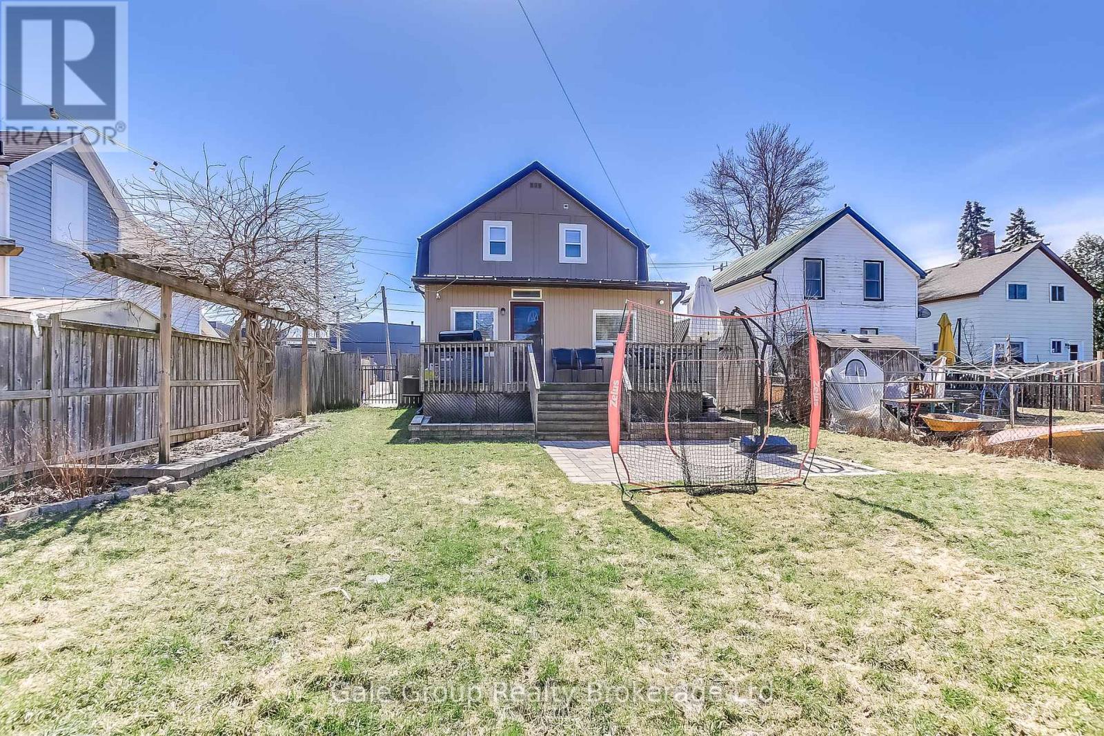 Photo 4 of 26 for 148 Borden Avenue